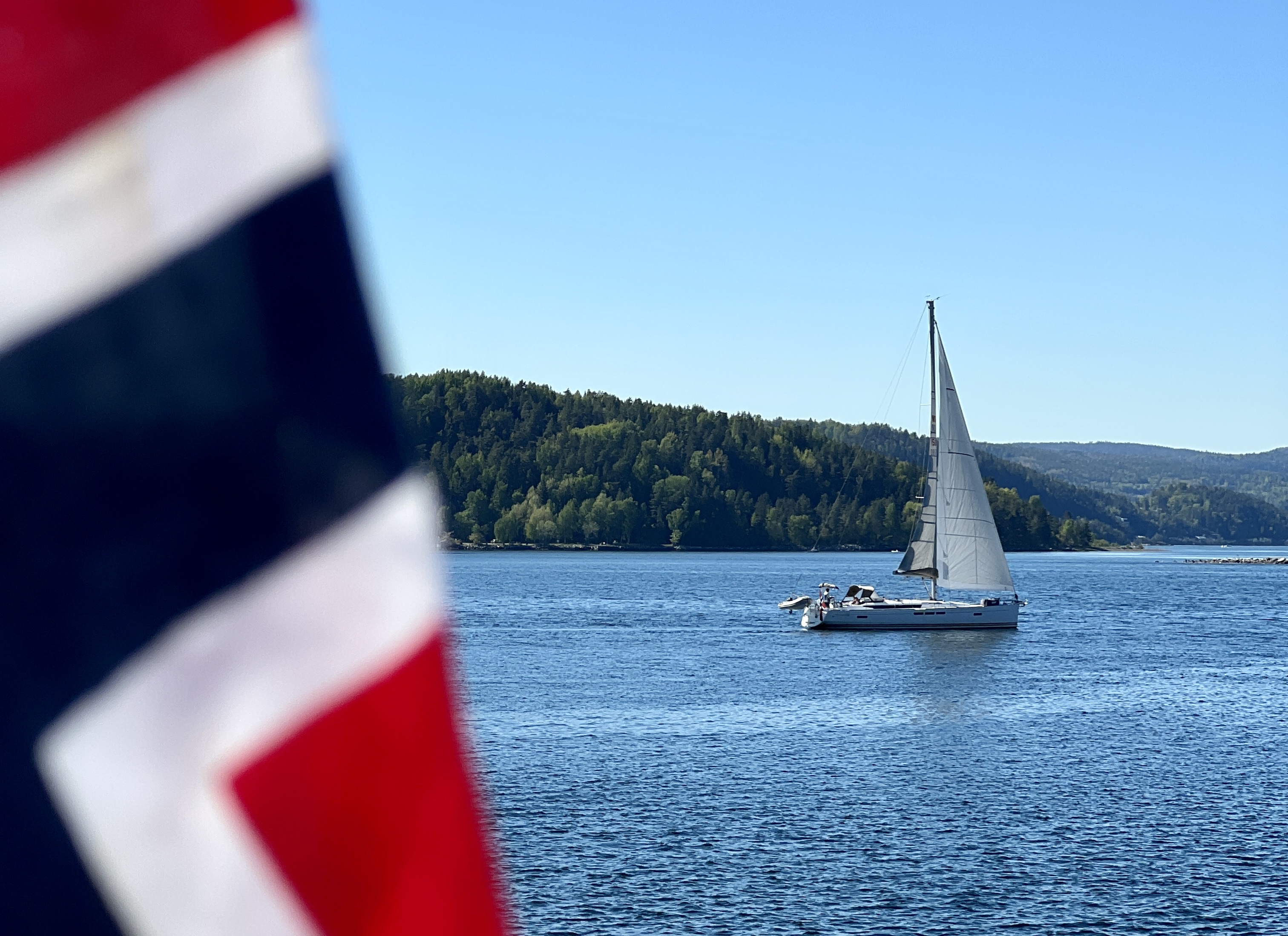 17.mai Drøbak seilbåt foto visitdrobakoscarsborg.no.jpg